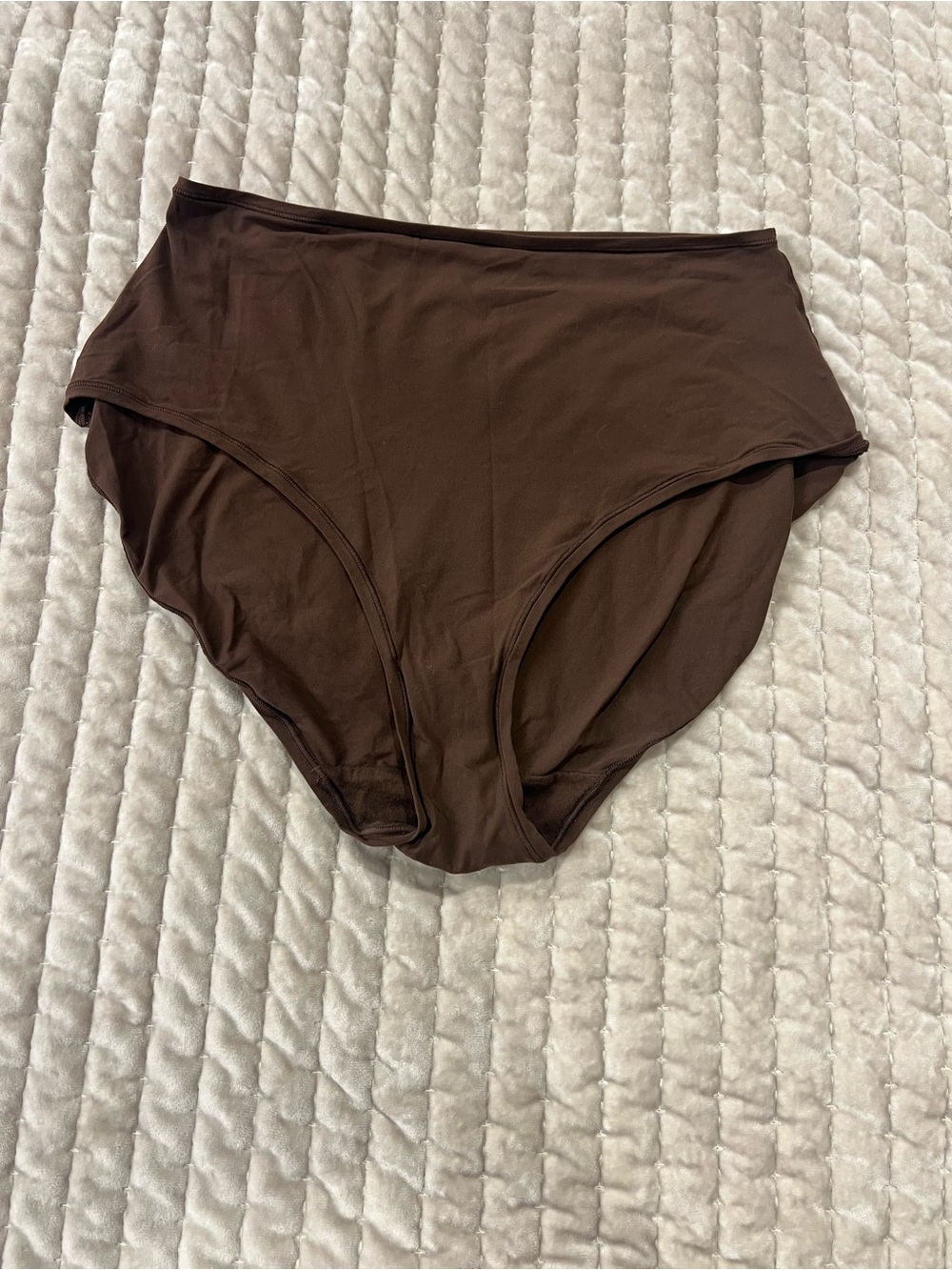 SKIMS High-Waist Seamless Briefs in Chocolate Brown